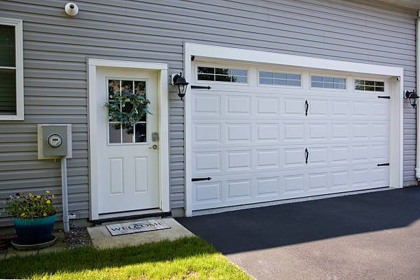 24/7 Emergency Garage Door Panel Replacement experts in Kingsburg, CA